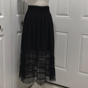 🏖️H&M Women’s Midi Lace Adorned Hem Pleated Black Skirt, size 8